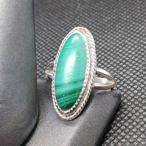 Beautiful Oblong Sterling Silver and Green Malachite Ring